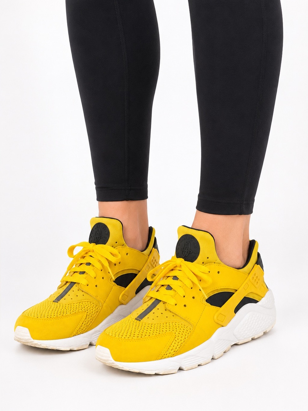 Size 10 Nike Air Huarache Run Varsity Maize‎ Yellow Black Sneakers